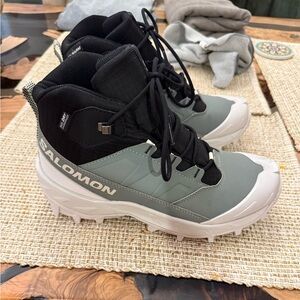 Salomon Cross Trak Women’s winter hiking boots. Size 9